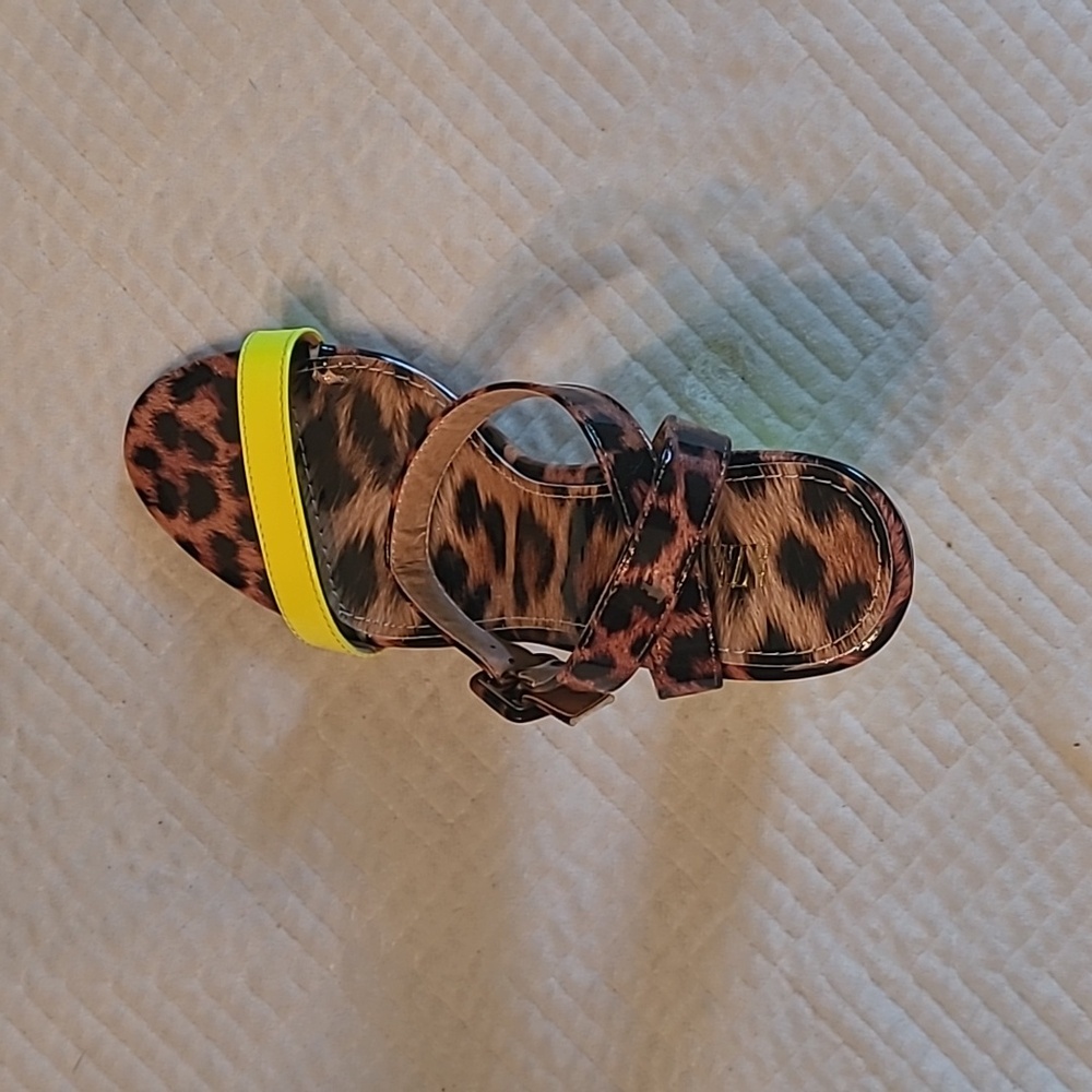 AZALEA WANG ESPRESSO MARTINI LEOPARD CUBE HEELS, Lemon Green patent leather - Picture 4 of 7